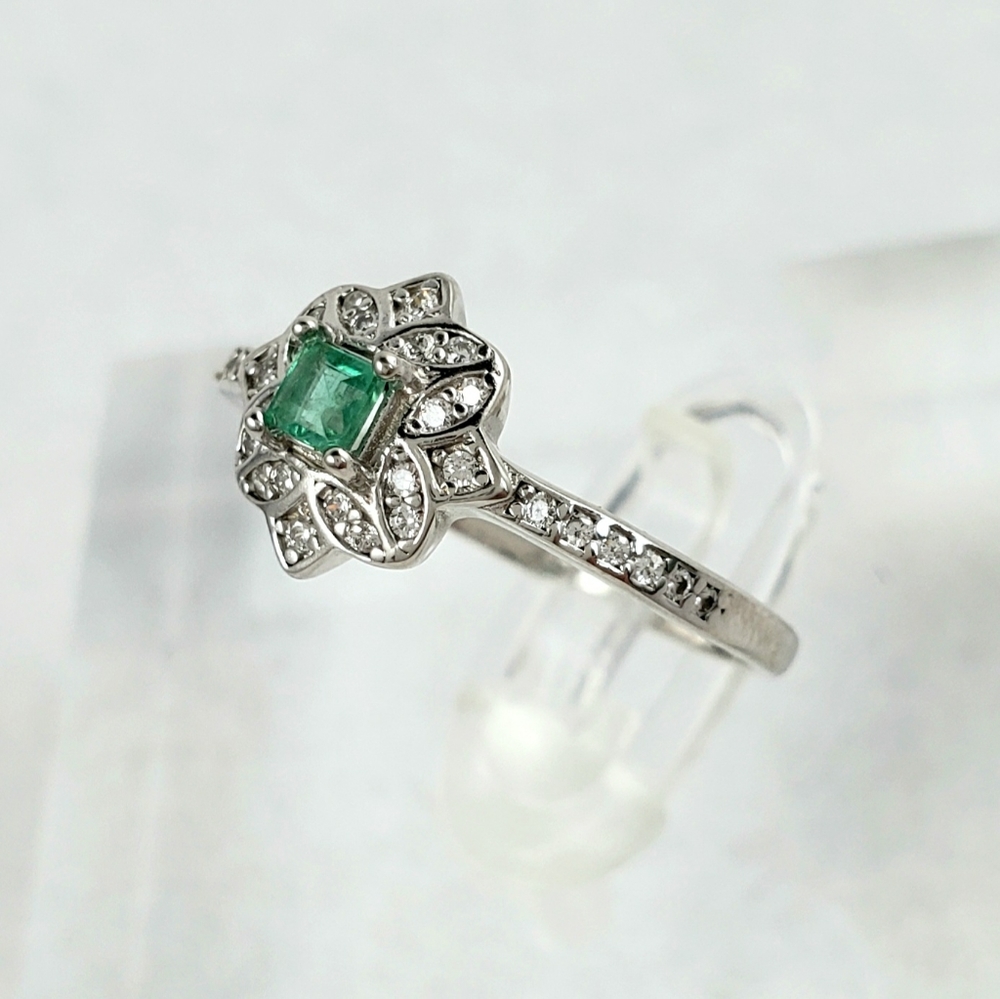 Antique Style Sterling Natural Emerald Ring - Picture 3 of 8